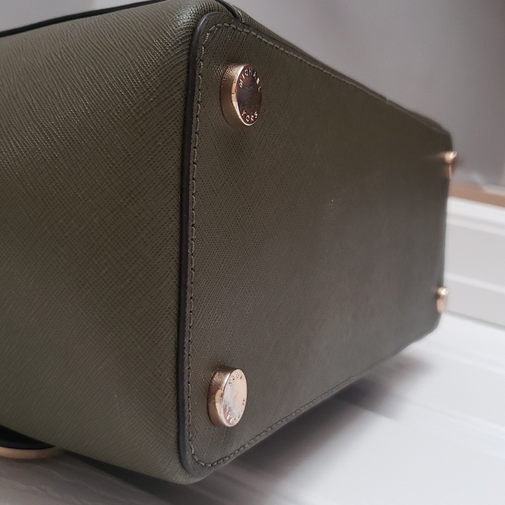 Michael Kors Green Tote Bag - EUC #143B - Picture 7 of 9